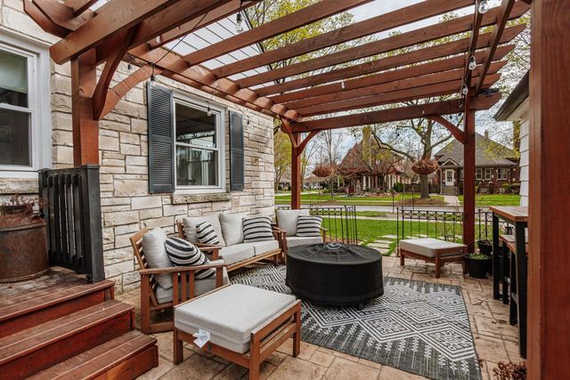 4808 Sunnyside DRIVE, Milwaukee, WI 53208