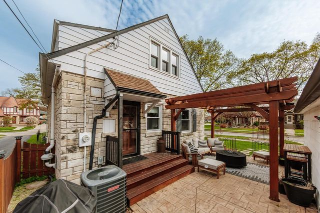4808 Sunnyside DRIVE, Milwaukee, WI 53208