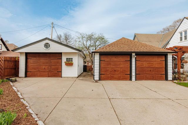 4808 Sunnyside DRIVE, Milwaukee, WI 53208