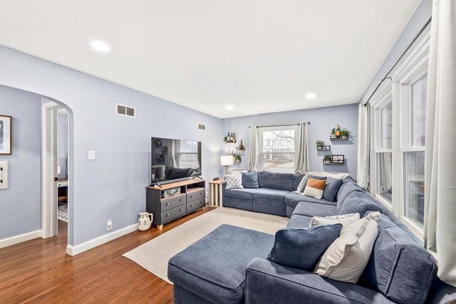 4808 Sunnyside DRIVE, Milwaukee, WI 53208