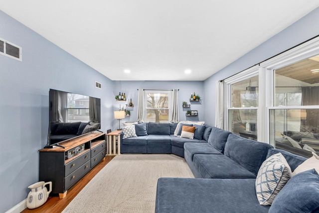 4808 Sunnyside DRIVE, Milwaukee, WI 53208