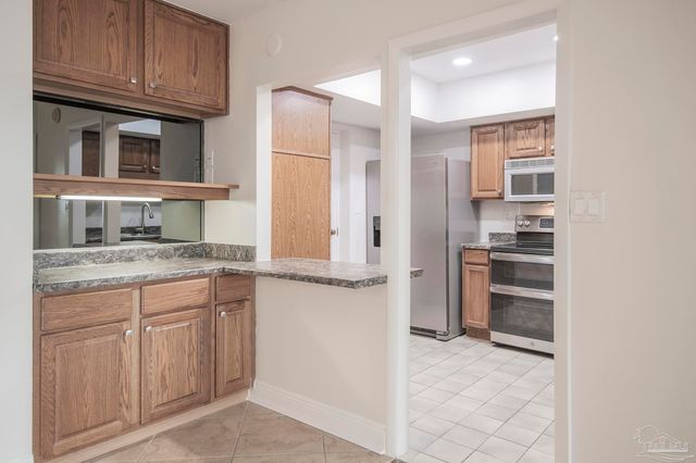 615 Bayshore Dr 102, Pensacola, FL 32507