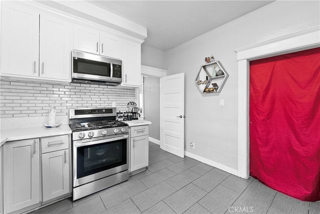 1665 Arlington, Los Angeles, CA 90019