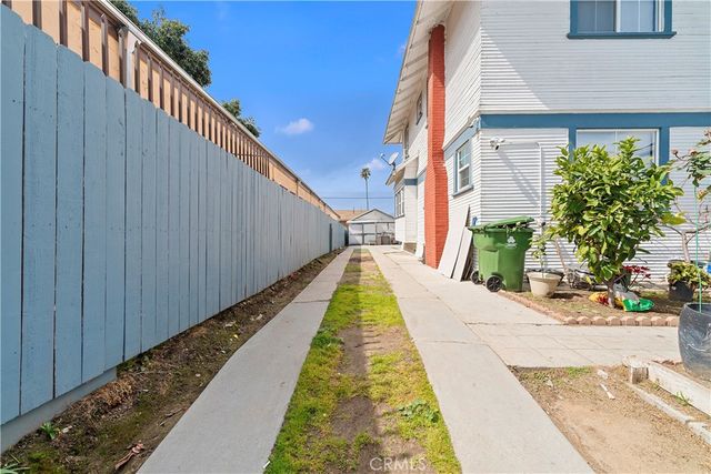 1665 Arlington, Los Angeles, CA 90019