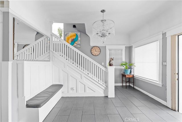 1665 Arlington, Los Angeles, CA 90019