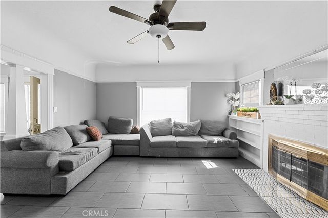 1665 Arlington, Los Angeles, CA 90019