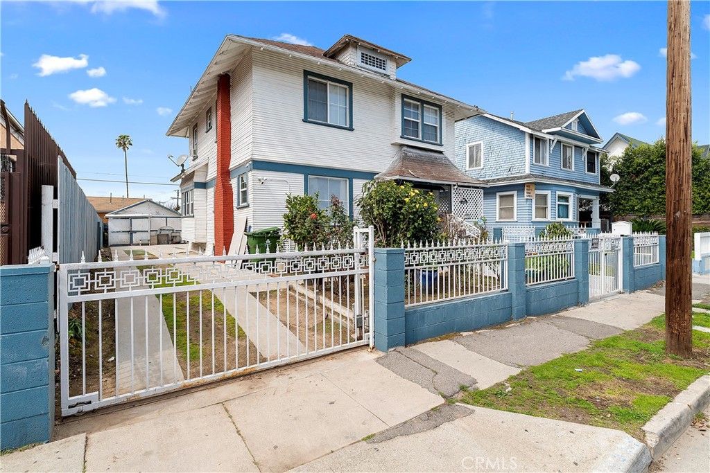 1665 Arlington, Los Angeles, CA 90019