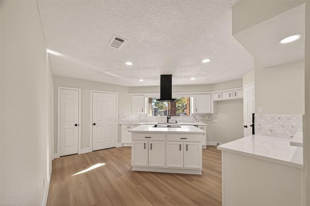 7427 Willow Oak Drive, Baytown, TX 77521