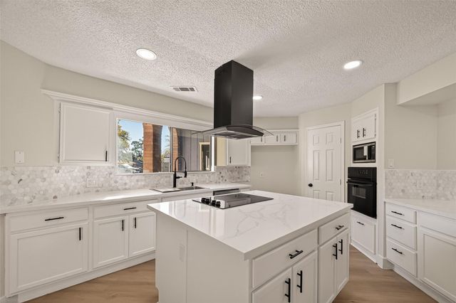 7427 Willow Oak Drive, Baytown, TX 77521