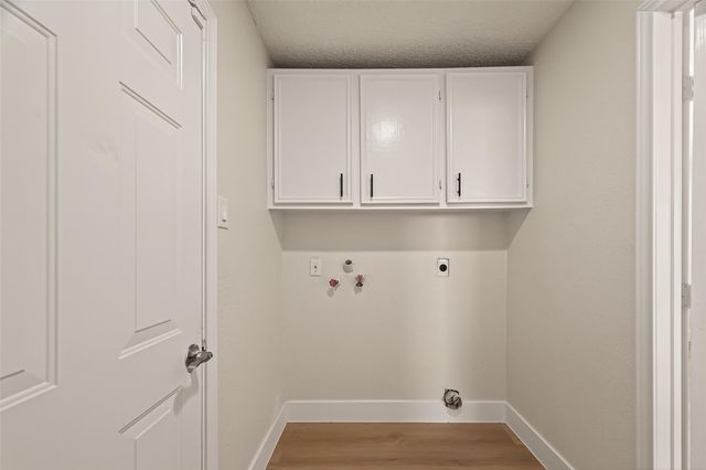 7427 Willow Oak Drive, Baytown, TX 77521