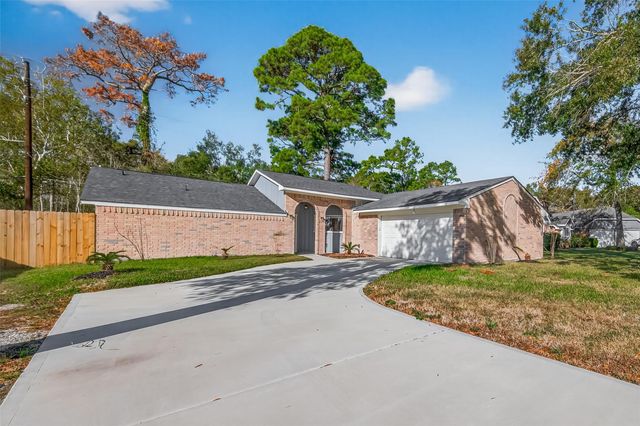 7427 Willow Oak Drive, Baytown, TX 77521