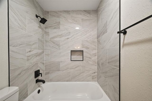 7427 Willow Oak Drive, Baytown, TX 77521