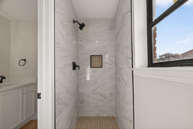 7427 Willow Oak Drive, Baytown, TX 77521