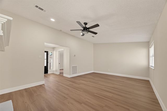 7427 Willow Oak Drive, Baytown, TX 77521