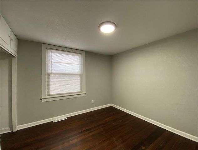 913 S Hocker Avenue, Independence, MO 64050