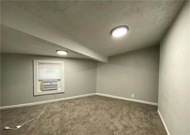 913 S Hocker Avenue, Independence, MO 64050