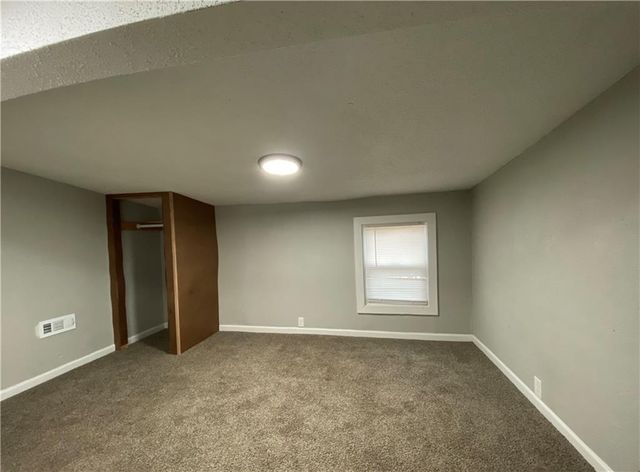 913 S Hocker Avenue, Independence, MO 64050