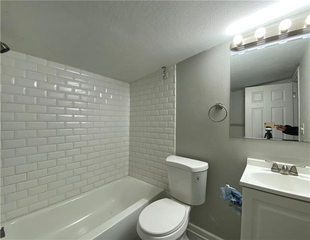 913 S Hocker Avenue, Independence, MO 64050