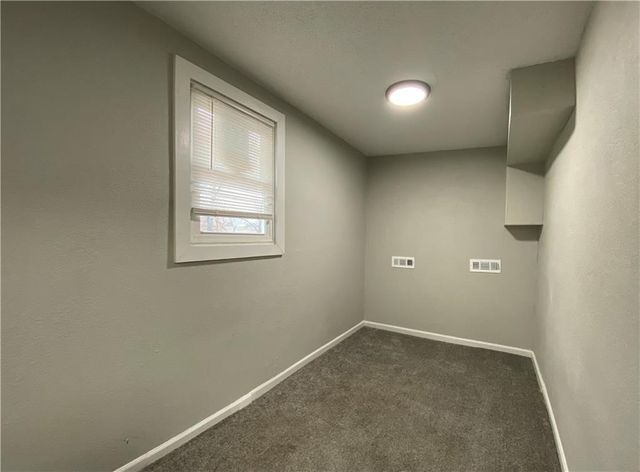 913 S Hocker Avenue, Independence, MO 64050