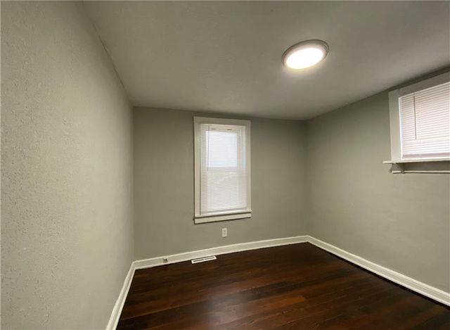 913 S Hocker Avenue, Independence, MO 64050