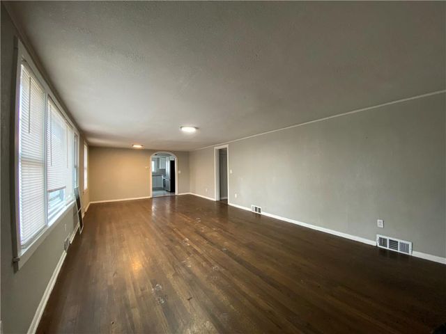 913 S Hocker Avenue, Independence, MO 64050