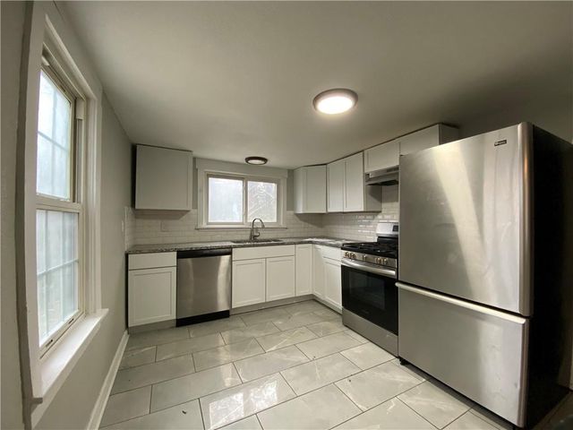 913 S Hocker Avenue, Independence, MO 64050