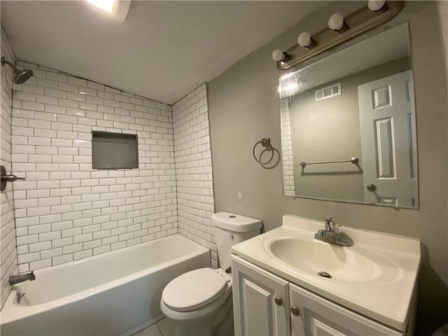 913 S Hocker Avenue, Independence, MO 64050