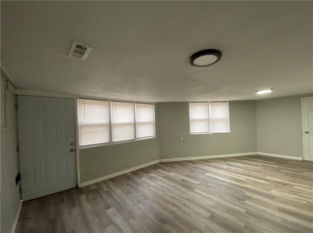 913 S Hocker Avenue, Independence, MO 64050