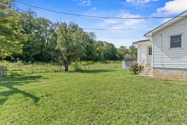 27 Lock Seven Ln, Carthage, TN 37030