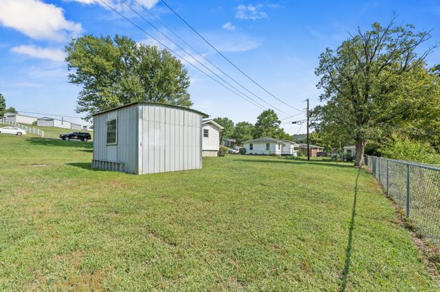 27 Lock Seven Ln, Carthage, TN 37030