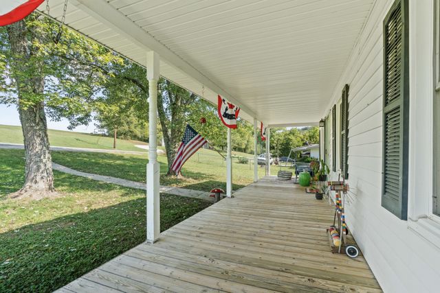 27 Lock Seven Ln, Carthage, TN 37030