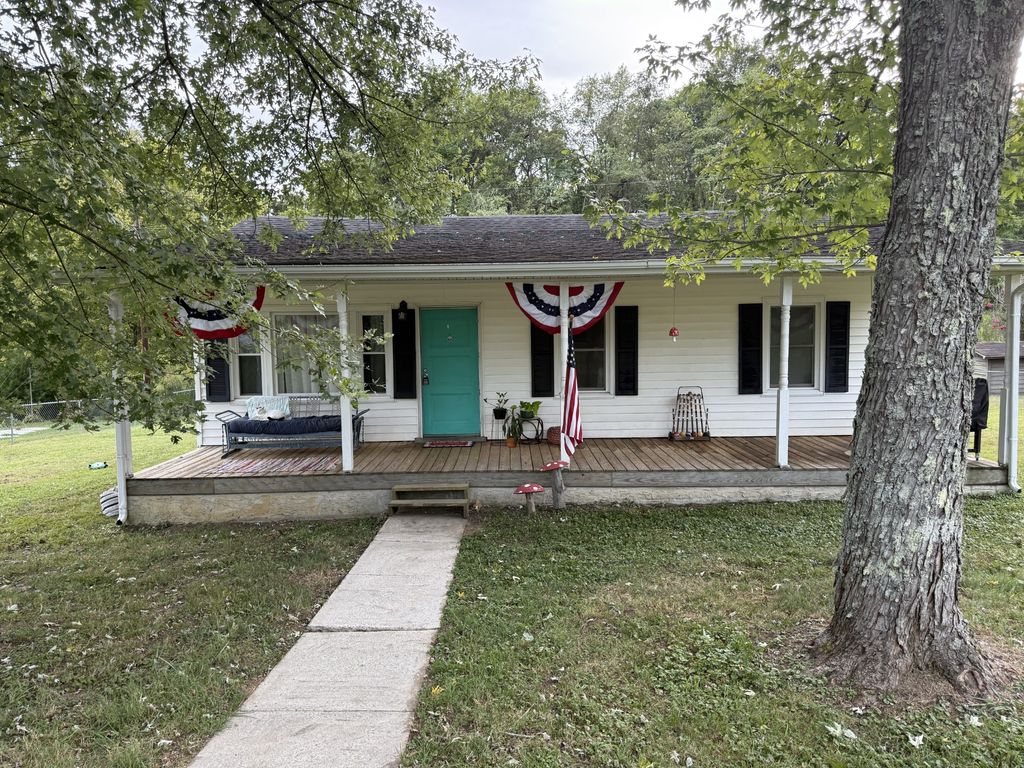 27 Lock Seven Ln, Carthage, TN 37030