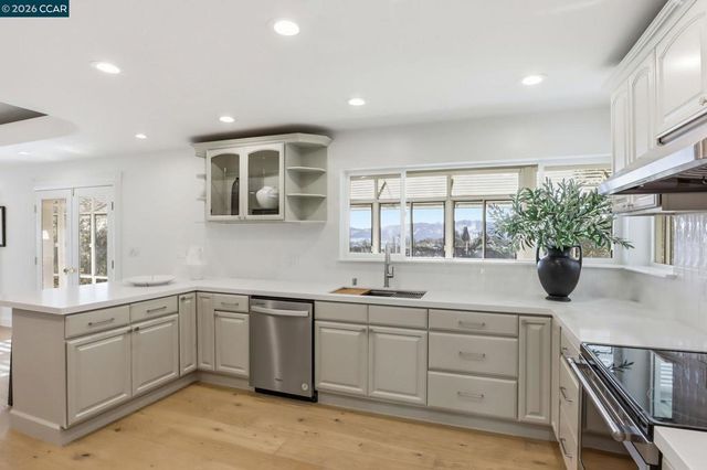 128 Diablo View Dr, Orinda, CA 94563