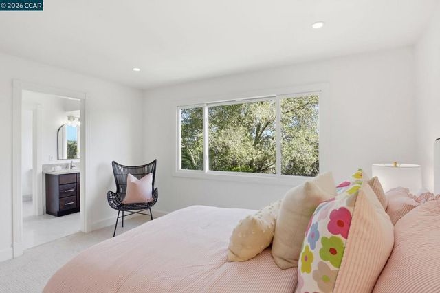 128 Diablo View Dr, Orinda, CA 94563