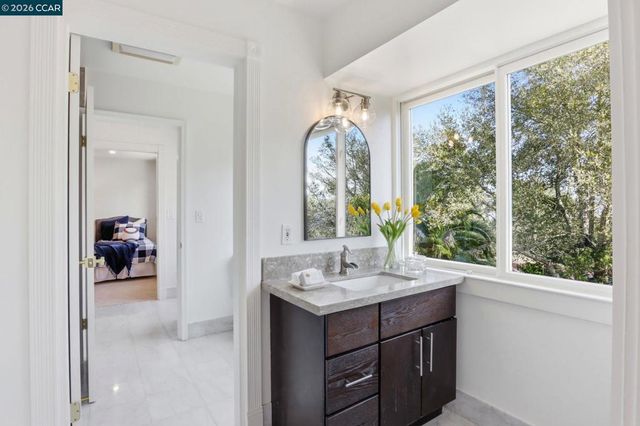 128 Diablo View Dr, Orinda, CA 94563
