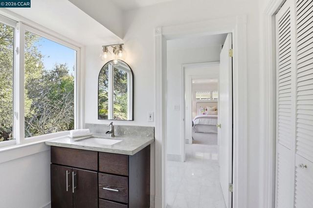 128 Diablo View Dr, Orinda, CA 94563