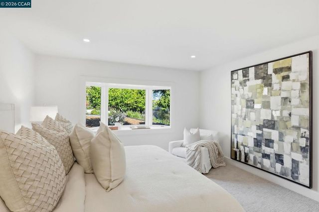 128 Diablo View Dr, Orinda, CA 94563