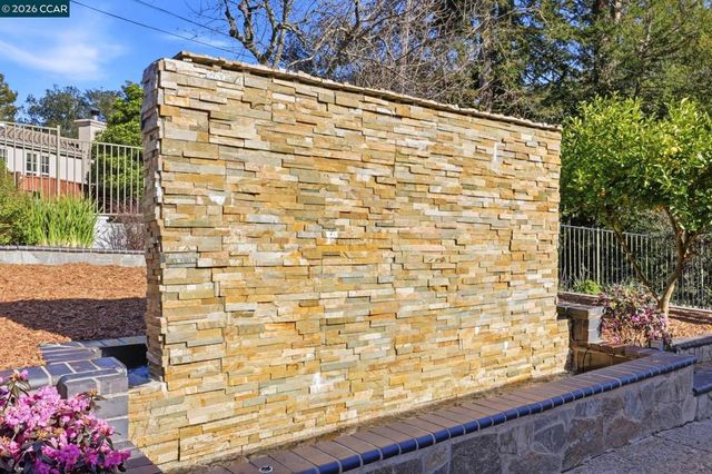 128 Diablo View Dr, Orinda, CA 94563