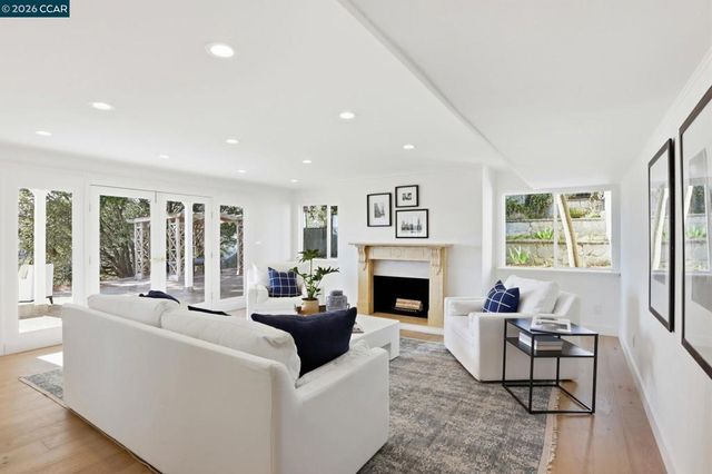 128 Diablo View Dr, Orinda, CA 94563