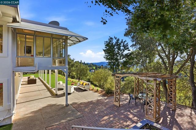 128 Diablo View Dr, Orinda, CA 94563
