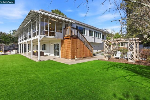 128 Diablo View Dr, Orinda, CA 94563