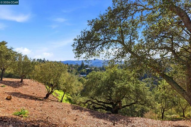 128 Diablo View Dr, Orinda, CA 94563