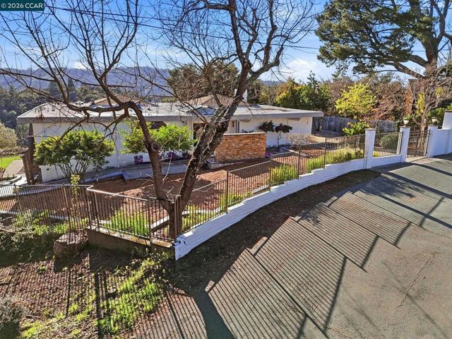 128 Diablo View Dr, Orinda, CA 94563