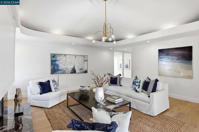 128 Diablo View Dr, Orinda, CA 94563