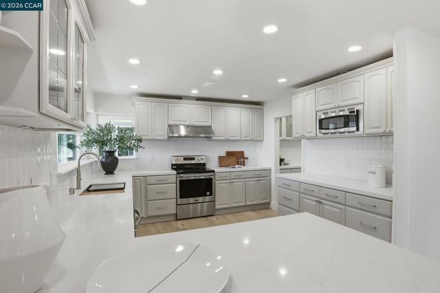 128 Diablo View Dr, Orinda, CA 94563