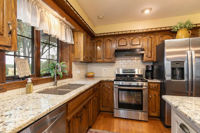 4181 E Farm Road 164, Springfield, MO 65809