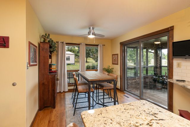 4181 E Farm Road 164, Springfield, MO 65809