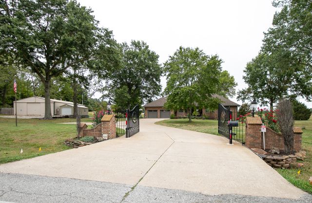 4181 E Farm Road 164, Springfield, MO 65809