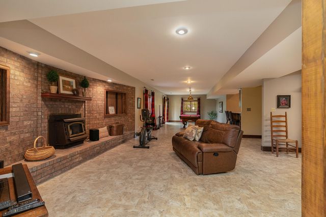 4181 E Farm Road 164, Springfield, MO 65809