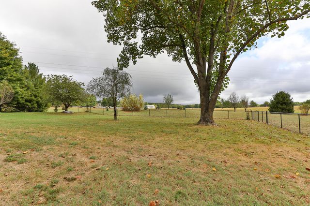 4181 E Farm Road 164, Springfield, MO 65809